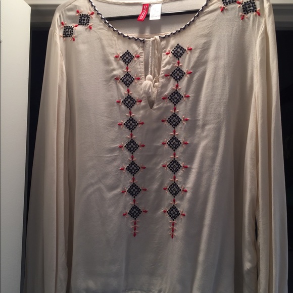 Beautiful top - Picture 1 of 1